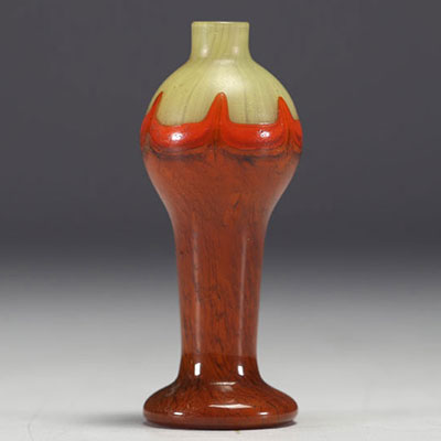 Small Art Nouveau vase in multi-layered glass in the Charder style, unsigned.