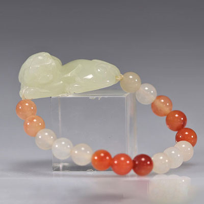 Bracelet made of jade beads and stones with a lion carved in green jade