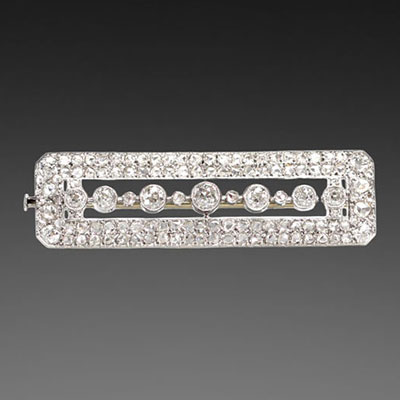 Art Deco brooch in platinum and diamonds