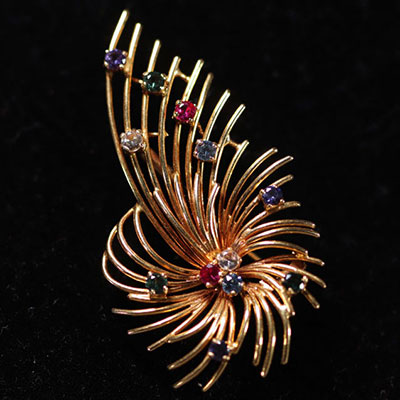 Brooch in 18k yellow gold, coloured stones, total weight 9.4gr.