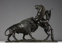 Pierre ANDREE (XIX-XX) ‘La chasse au bison’ (The buffalo hunt) Imposing bronze sculpture with shaded patina, signed.