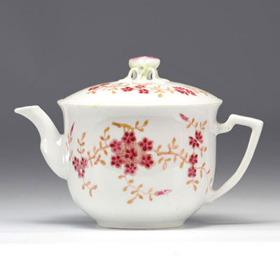 Famille Rose porcelain teapot decorated with flowers