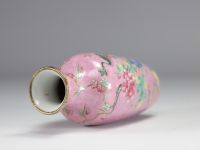 Famille rose porcelain vase decorated with phoenixes on a pink background, 19th century