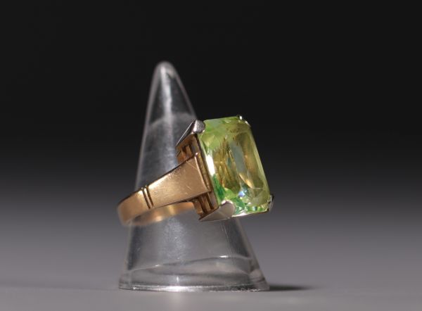 Bague en or jaune 18K et améthyste de taille octogone, pour un poids total de 10gr.