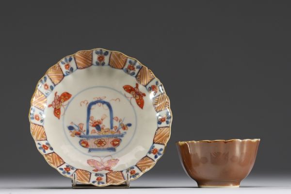 Chine - Bol et assiette en porcelaine à décor floral et capucin, XVIIIème.