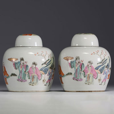 China - Pair of covered pots in polychrome porcelain decorated with figures, mark under the piece.