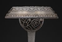 HETTIER & VINCENT (attr. à) Art deco lamp in satin-finish pressed moulded glass, wrought iron base.