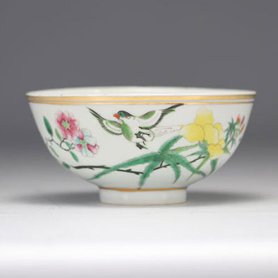 Bol en porcelaine de chine à décor d'oiseaux et fleurs