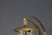 Gustave SERRURIER-BOVY (1858-1910) Rare single arm table lamp in brass and fluted glass, original label under the piece.