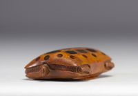 Rare snuff box in the shape of a turtle carved with inlays and nails, 19th century