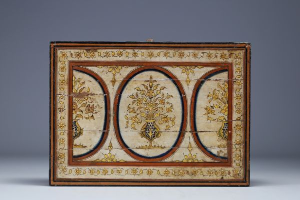 Painted wooden jewellery box, 18th century.