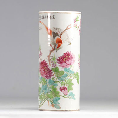 Brush holder in qianjiang cai porcelain decorated with birds and artist signature flowers