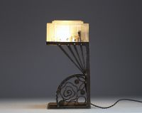 Muller Frères Lunéville - Art Deco cubic desk lamp, stylized and hammered metal base, stylized cubic glass, signed.