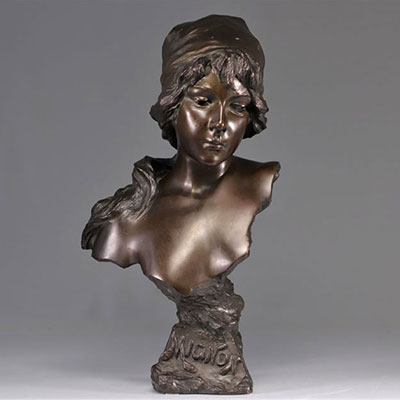 Emmanuel VILLANIS (1858-1914) Bronze bust of a young woman