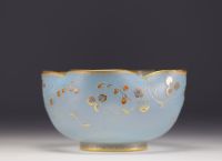 DAUM Nancy - Four-lobed acid-etched glass bowl with enamelled wild strawberry decoration, signed below.