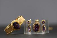 Set in 18k yellow gold and amethyst comprising a pendant, a bracelet, a ring and a pair of earrings, total weight 150g.