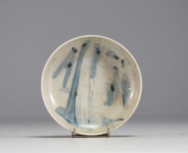 China - Qing Dynasty blue-white porcelain bowl from the ship Yung Tan Cargo (Christie's 1992) 17th century.