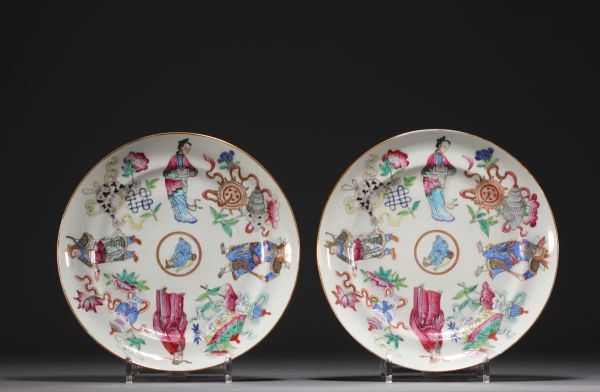 China - Pair of Famille Rose plates decorated with Wu Shuang Pu characters.