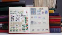 Set of various albums of stamps, banknotes (China, Brazil) and documents from China and around the world.