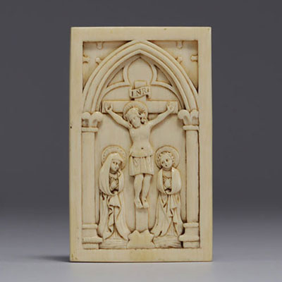 ‘Christ on the Cross’ Small carved ivory kiss of Peace plate.