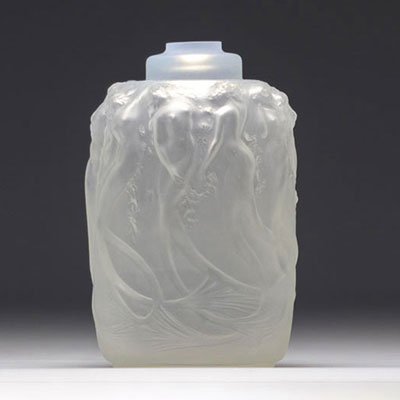 René Lalique vase opalescent 