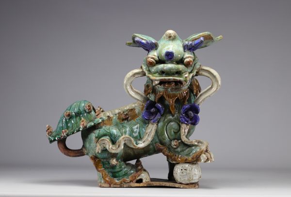 Blue glazed terracotta Fô dog temple sculpture from the Qing period (清朝)