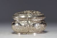 Solid silver box with Putti decoration, hallmark 800 and half-moon crown, 342g.