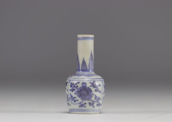 China - Miniature porcelain vase in white and blue with Xuande mark, Ming period (1368-1644)