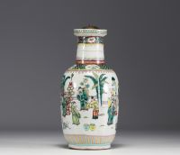 China - A green family polychrome porcelain vase (mounted as a lamp) decorated with dignitaries, 19th century.