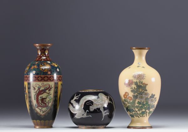 Japan - Set of three cloisonné enamel vases.