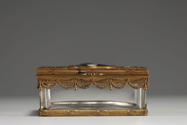 Boite en cristal de Baccarat et émaux de Limoges, monture en bronze, vers 1880, monogrammée.