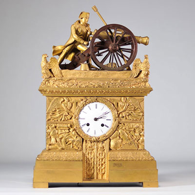 Rare clock representing Napoleon at the battle of Montereau with his cannon, surrounded by two eagles with outstretched wings