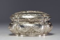 Solid silver box with Putti decoration, hallmark 800 and half-moon crown, 342g.