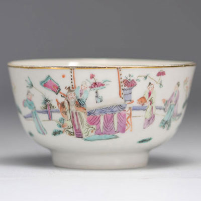 Porcelain bowl from the Famille Rose decorated with figures