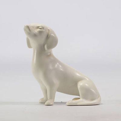 VILLEROY & BOCH Septfontaines, chien teckel assis blanc en faïence