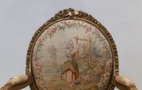 Important ensemble de mobilier de salon en bois sculpté et doré, tapisserie fine d'Aubusson comprenant un canapé et une suite de quatre fauteuils bergères, XIXème.