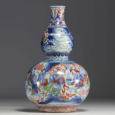 Chine - Vase double gourdes à décor de paysages montagneux et personnages.
