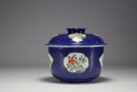 China - Covered pot in powder blue porcelain, cartouche with floral decoration, Kangxi period