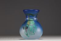 Louis LELOUP (1929- ) Vase en pâte de verre à décor multicolore, signé et daté de 1995.