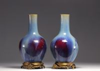 Rare paire de vases en porcelaine de chine à glaçure flammée montées sur bronze du XVIIIe siècle