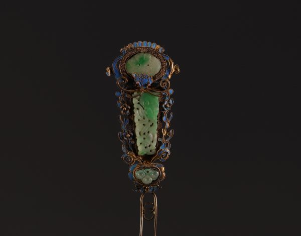 China - Cloisonné enamel and green jade hairpin with feather design, Qing period.