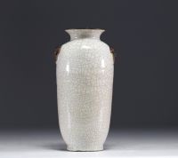 Chine - Vase en porcelaine de Nankin à glaçure blanche craquelée, vers 1900.