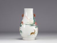 A Hu-form porcelain vase with deer decoration from Qing-period (清朝)