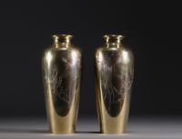 Japan - Pair of gilded bronze vases decorated with roosters, Meiji period.