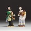 Meissen - Paire de petits flacons figuratifs en porcelaine polychrome, marque aux épées, XIXème.