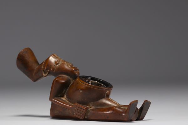 Afrique - Pipe en bois sculpté Mangbetu.