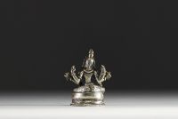 Chine - Tibet - Statuette de Vasudhara en bronze argenté, base en argent, XVIIIème.