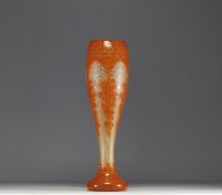 Charles SCHNEIDER (1881-1953) Le Verre Français - Imposant vase de forme balustre en verre multicouche dégagé à l'acide au décor de grappes de dattiers, signé au berlingot.