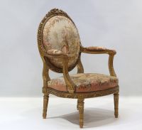 Important ensemble de mobilier de salon en bois sculpté et doré, tapisserie fine d'Aubusson comprenant un canapé et une suite de quatre fauteuils bergères, XIXème.