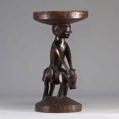 Rare tabouret Pende provenant de la Rep. Dem. Congo